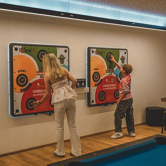 Teen Zone für Jugendliche mit Billard, Air Hockey und Tischfussball